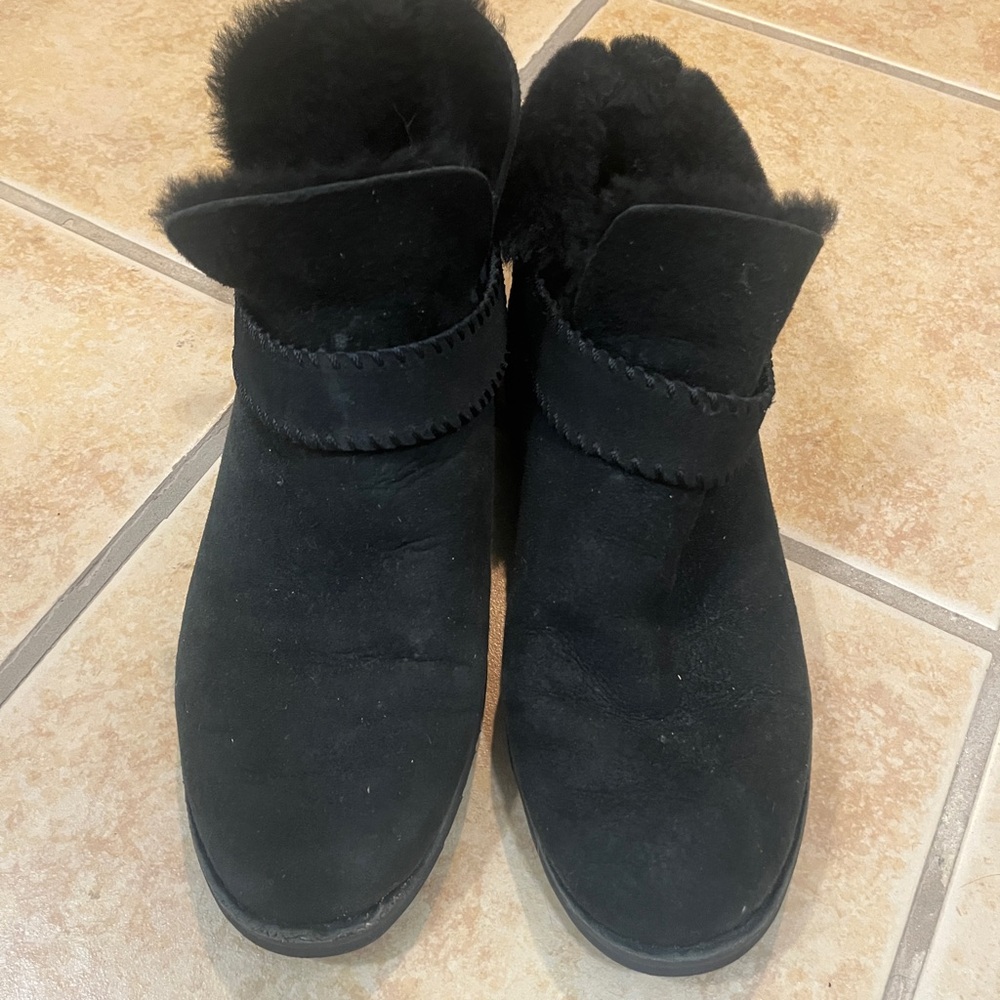 UGG Womens Mckay 1012358 black Suede Sheepskin Pull On Ankle Boots Size 6